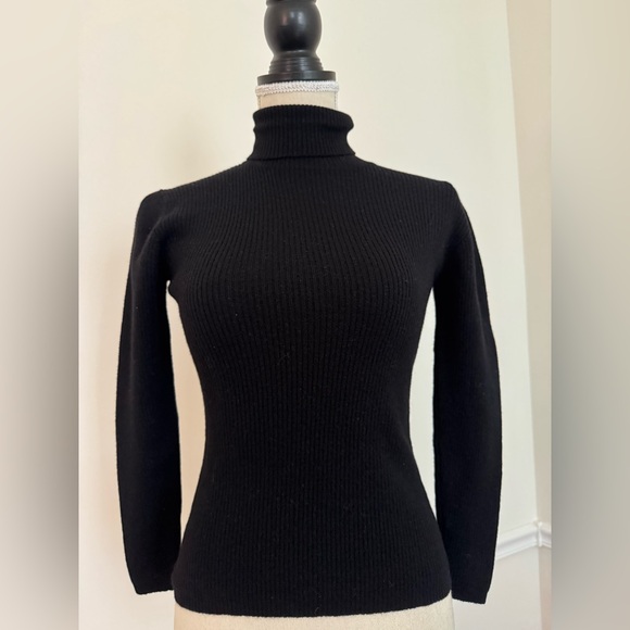 Banana Republic Black Turtleneck Sweater - Picture 2 of 6